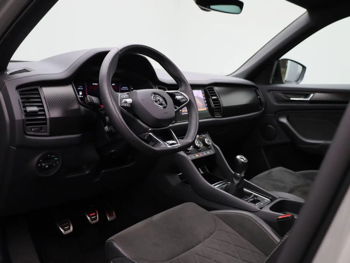 1.5 TSI Sportline Business 7p. PANORAMADAK | SPORTSTOELEN | ELEKTRISCHE STOELEN | ADAPTIEVE CRUISE | CAMERA | NAVIGATIE | APPLE CARPLAY | MEMORY | LMV | LED | STOELVERWARMING | 12 MAANDEN BO