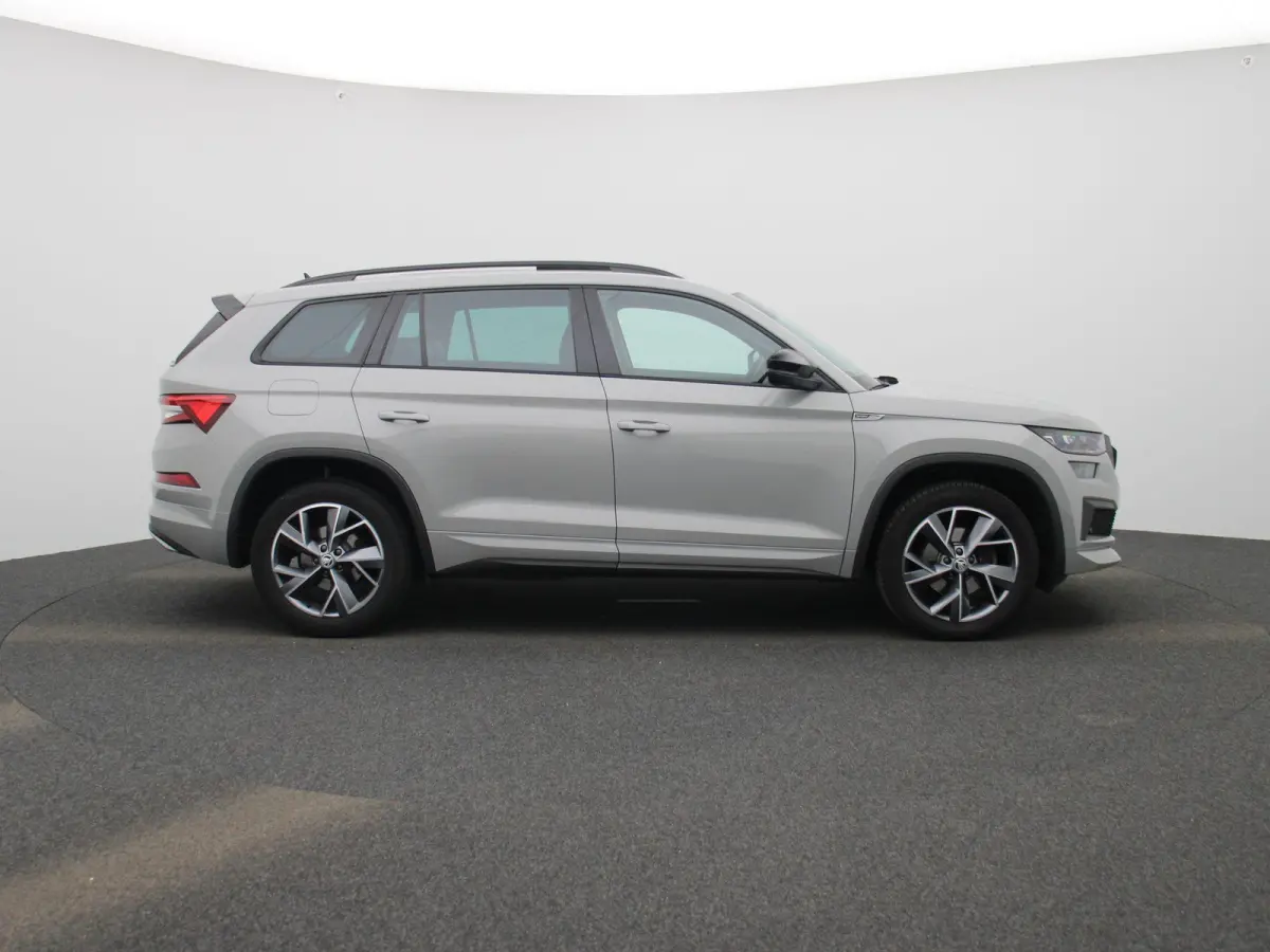 1.5 TSI Sportline Business 7p. PANORAMADAK | SPORTSTOELEN | ELEKTRISCHE STOELEN | ADAPTIEVE CRUISE | CAMERA | NAVIGATIE | APPLE CARPLAY | MEMORY | LMV | LED | STOELVERWARMING | 12 MAANDEN BO