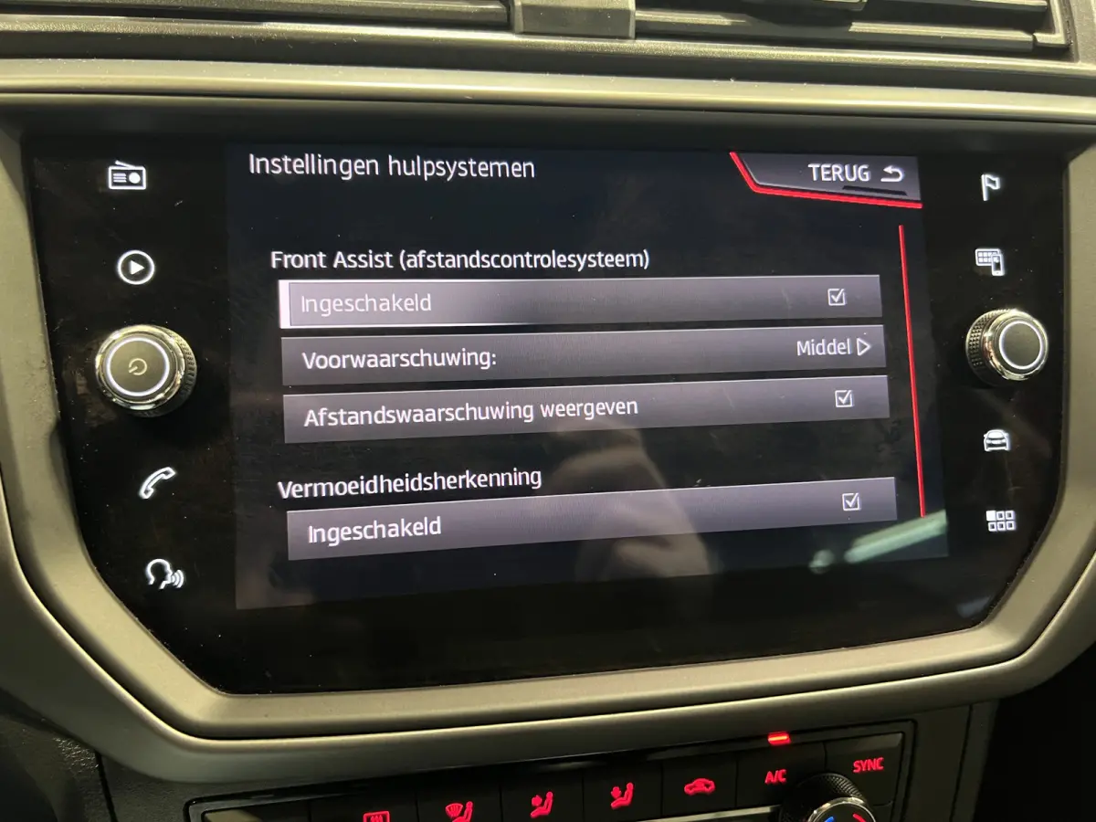 1.0 TSI Style Business Intense | Navigatie/Android/Apple Carplay | PDC V+A incl achteruitrijcamera | Cruise Control | Climate control |