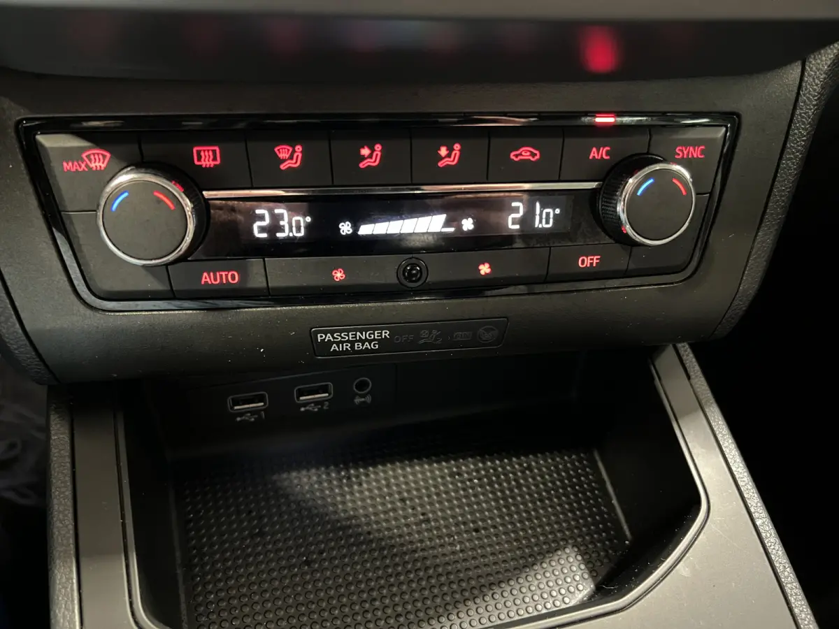 1.0 TSI Style Business Intense | Navigatie/Android/Apple Carplay | PDC V+A incl achteruitrijcamera | Cruise Control | Climate control |