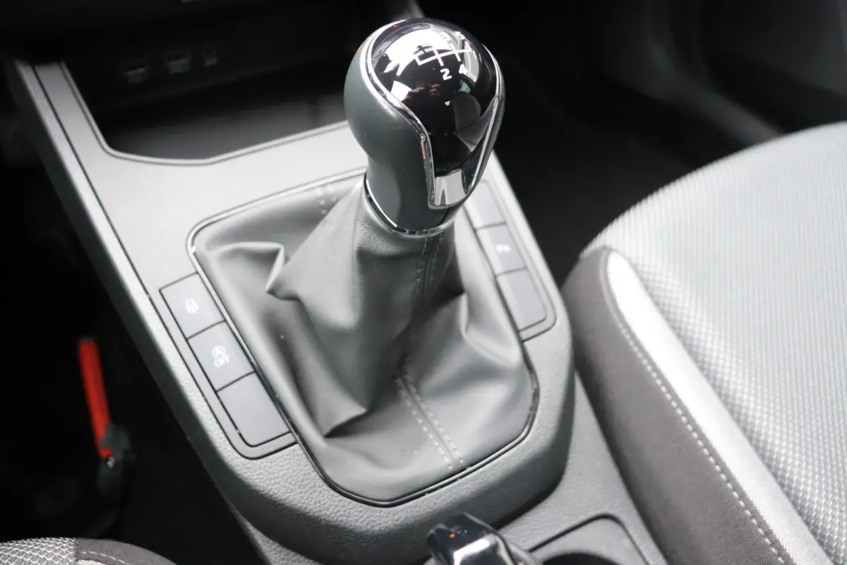 1.0 TSI Style Business Intense. Navigatie, achteruitrijcamera. LM 16"