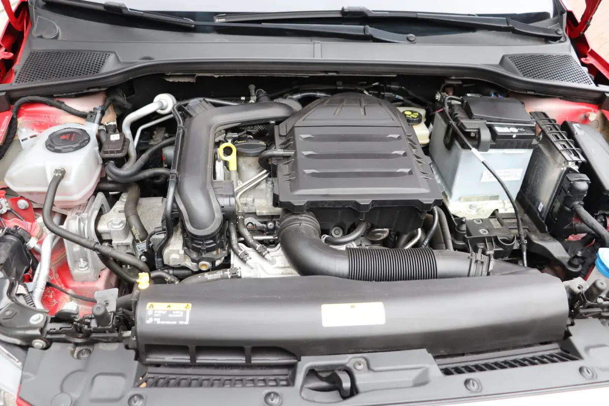 1.0 TSI Style Business Intense. Navigatie, achteruitrijcamera. LM 16"
