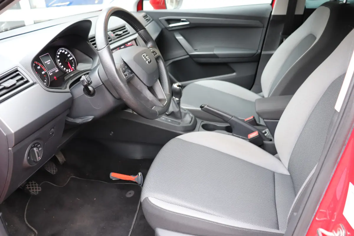1.0 TSI Style Business Intense. Navigatie, achteruitrijcamera. LM 16"