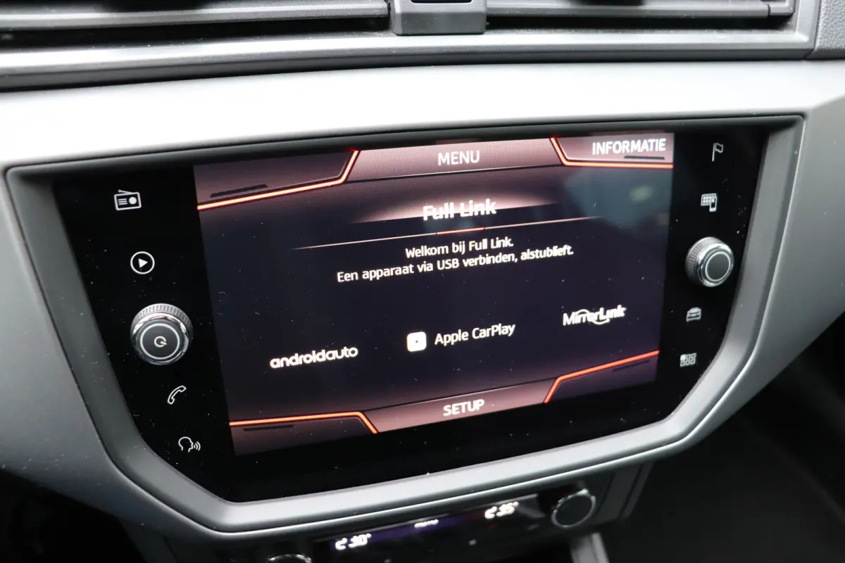 1.0 TSI Style Business Intense. Navigatie, achteruitrijcamera. LM 16"