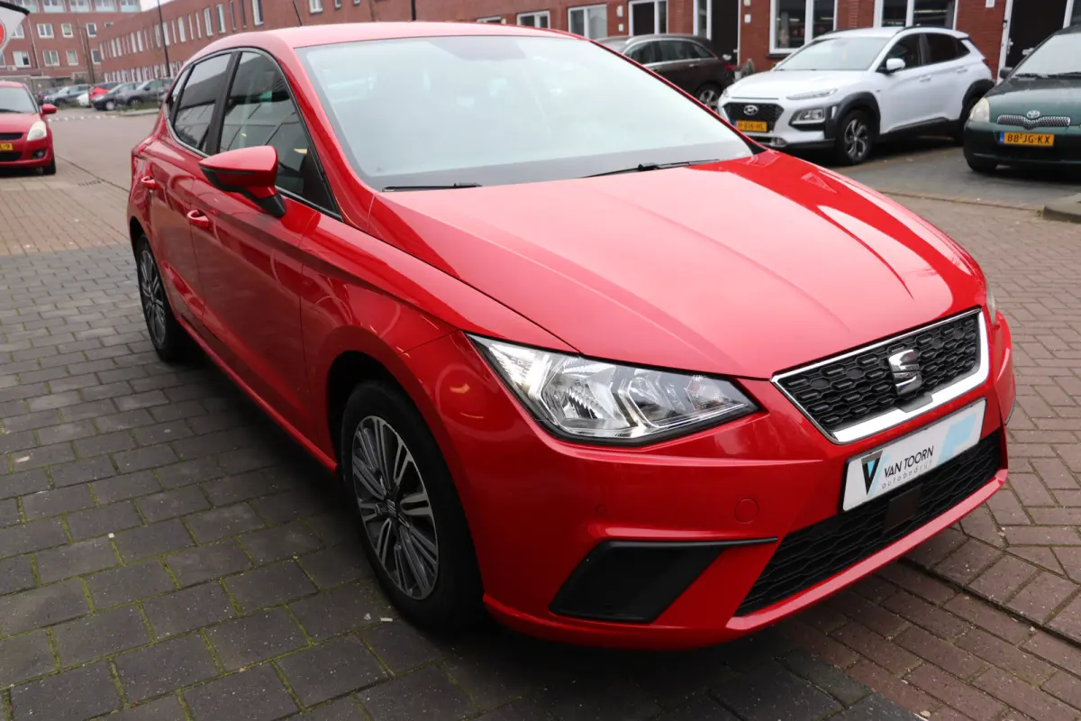 1.0 TSI Style Business Intense. Navigatie, achteruitrijcamera. LM 16"