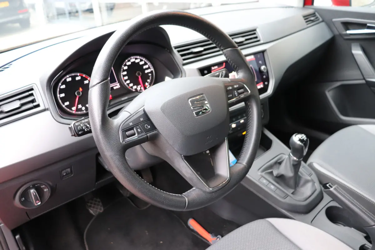 1.0 TSI Style Business Intense. Navigatie, achteruitrijcamera. LM 16"