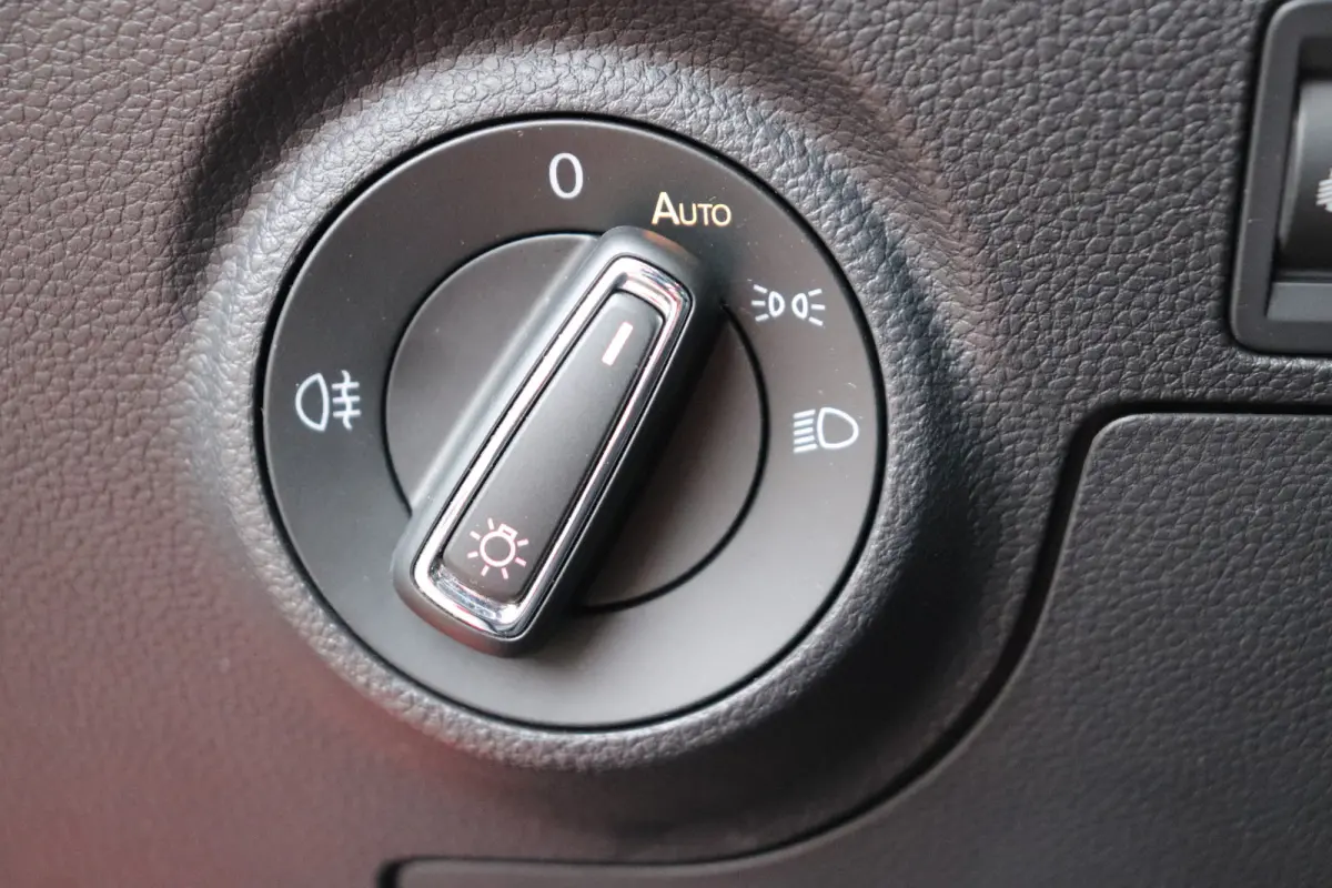 1.0 TSI Style Business Intense. Navigatie, achteruitrijcamera. LM 16"