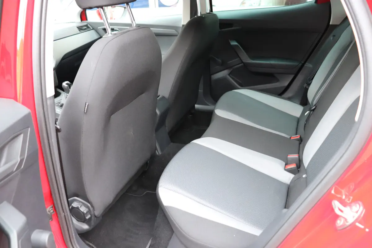 1.0 TSI Style Business Intense. Navigatie, achteruitrijcamera. LM 16"