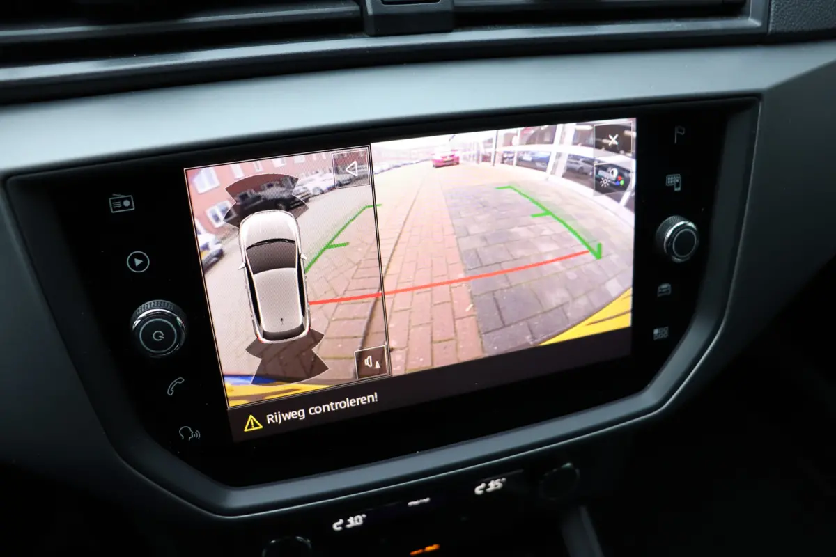 1.0 TSI Style Business Intense. Navigatie, achteruitrijcamera. LM 16"