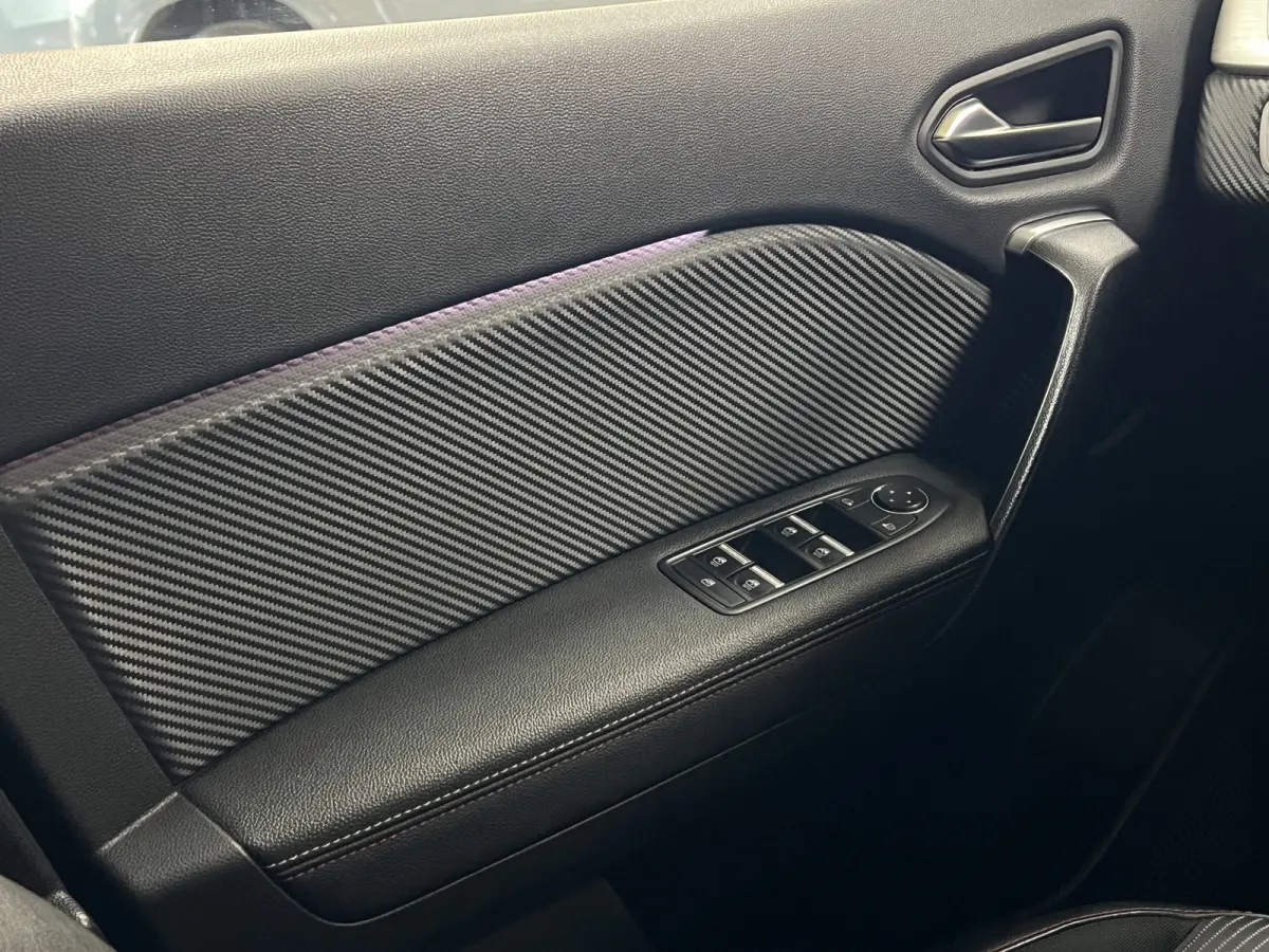 1.6 E-Tech 160 R.S. Line | Groot Navi | 18" | Stoelverwarming | Camera | PDC V+A |