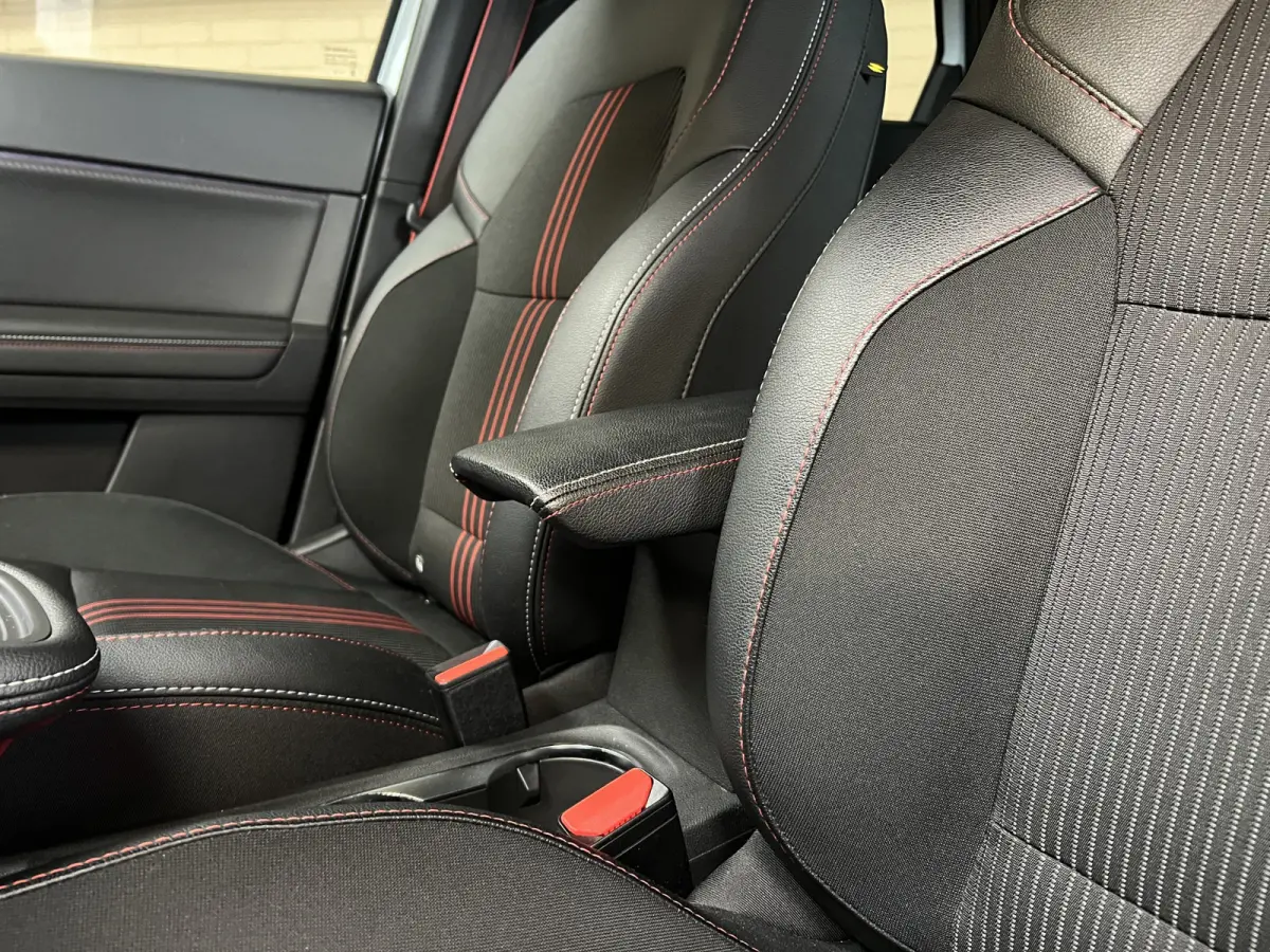 1.6 E-Tech 160 R.S. Line | Groot Navi | 18" | Stoelverwarming | Camera | PDC V+A |