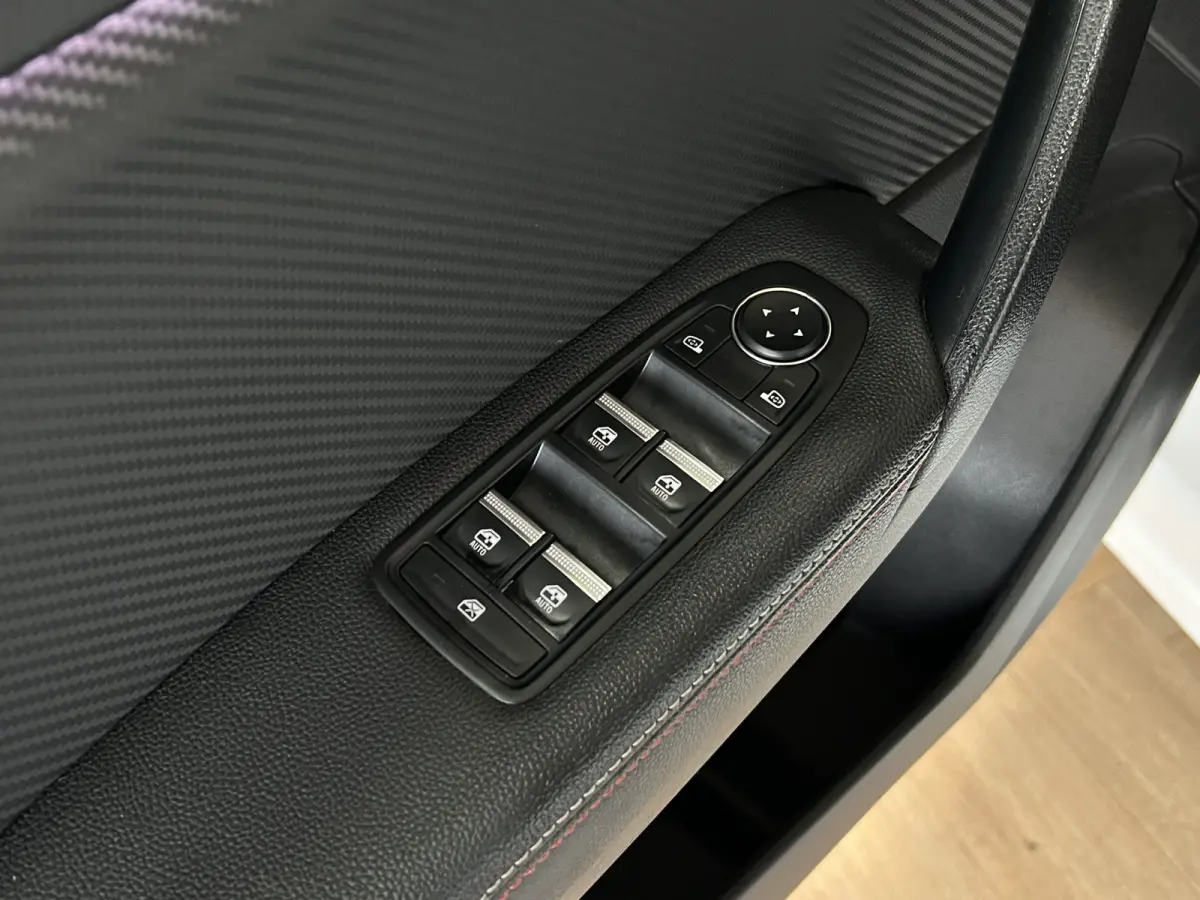1.6 E-Tech 160 R.S. Line | Groot Navi | 18" | Stoelverwarming | Camera | PDC V+A |