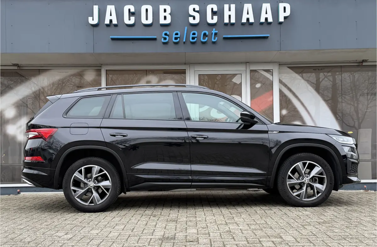 1.5 TSI Sportline Business / Keyless / Afn. Trekhaak (1.800 KG) / Parkeersensoren / Carplay / 19'' LM / Camera /