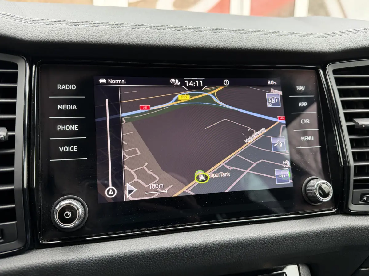 1.5 TSI Sportline Business / Keyless / Afn. Trekhaak (1.800 KG) / Parkeersensoren / Carplay / 19'' LM / Camera /