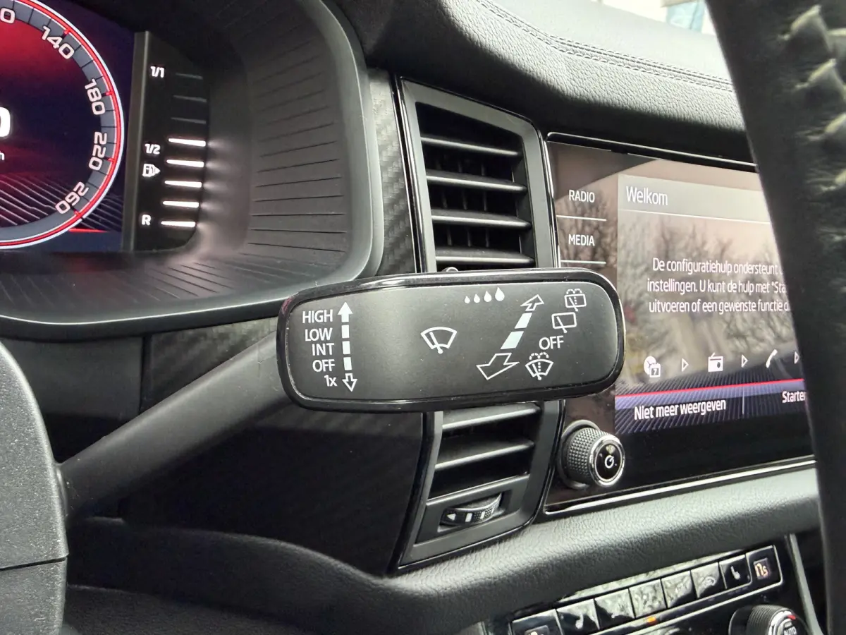 1.5 TSI Sportline Business / Keyless / Afn. Trekhaak (1.800 KG) / Parkeersensoren / Carplay / 19'' LM / Camera /