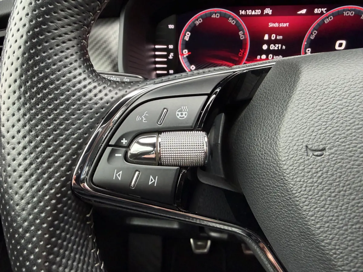 1.5 TSI Sportline Business / Keyless / Afn. Trekhaak (1.800 KG) / Parkeersensoren / Carplay / 19'' LM / Camera /