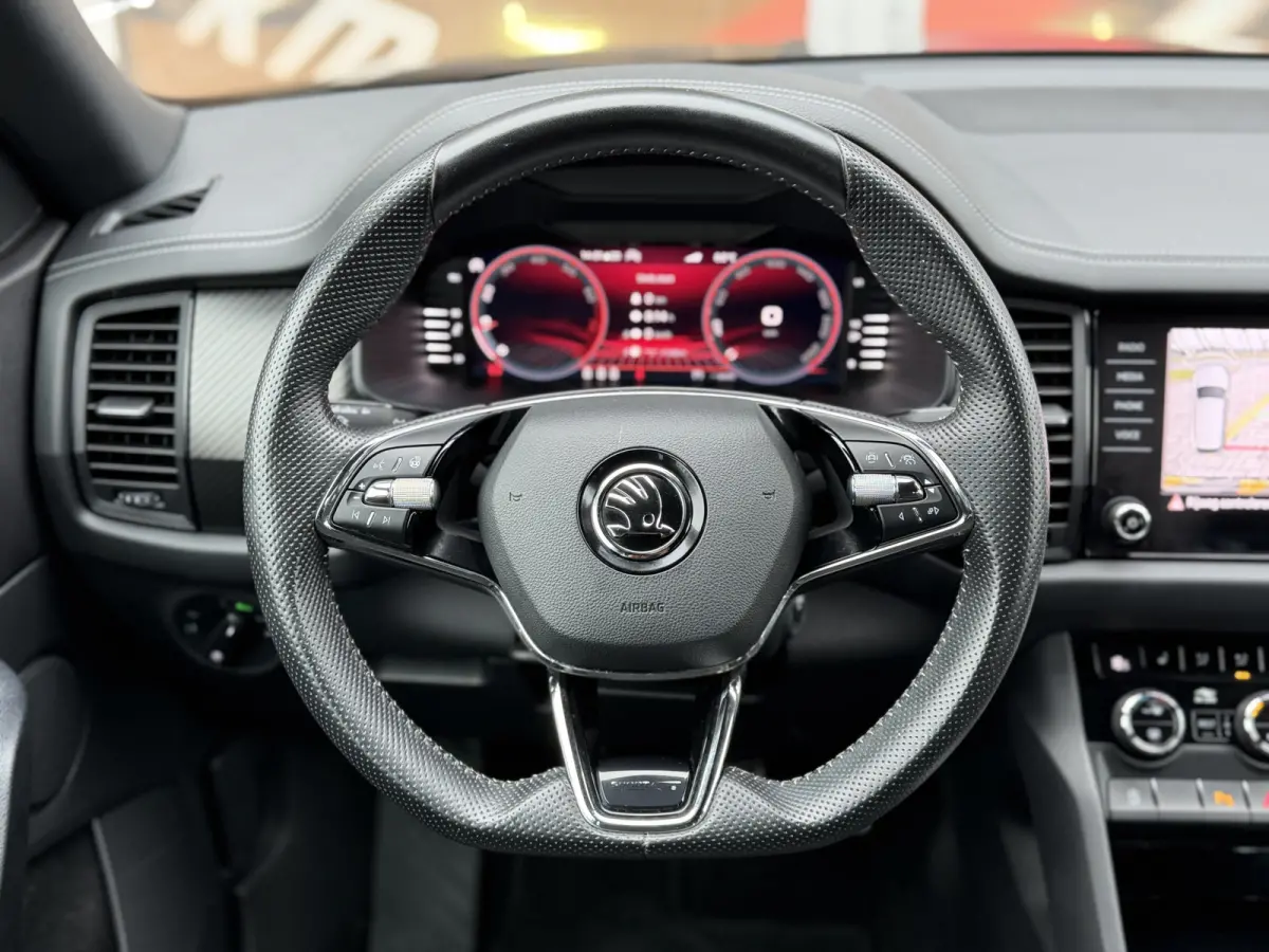 1.5 TSI Sportline Business / Keyless / Afn. Trekhaak (1.800 KG) / Parkeersensoren / Carplay / 19'' LM / Camera /