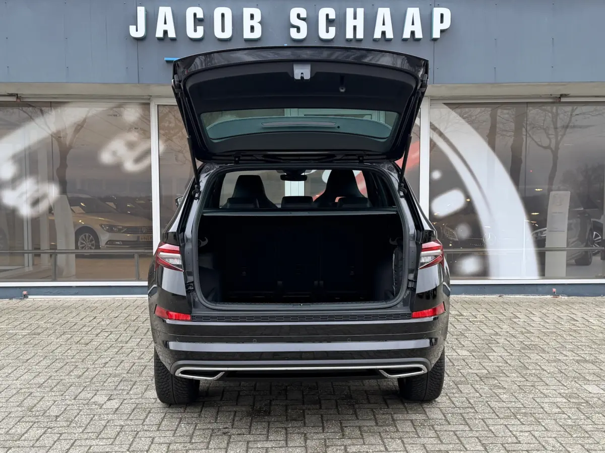 1.5 TSI Sportline Business / Keyless / Afn. Trekhaak (1.800 KG) / Parkeersensoren / Carplay / 19'' LM / Camera /