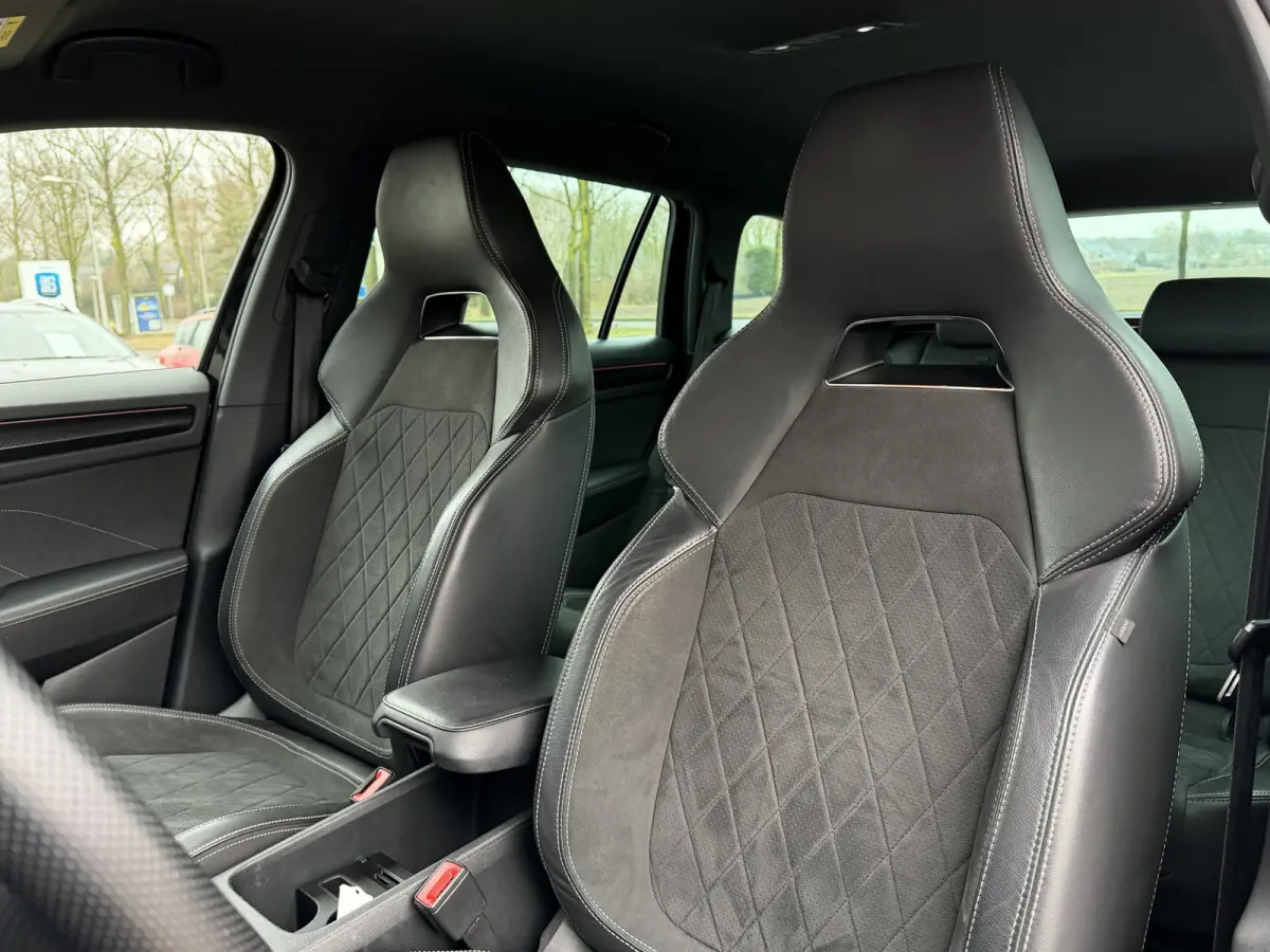 1.5 TSI Sportline Business / Keyless / Afn. Trekhaak (1.800 KG) / Parkeersensoren / Carplay / 19'' LM / Camera /