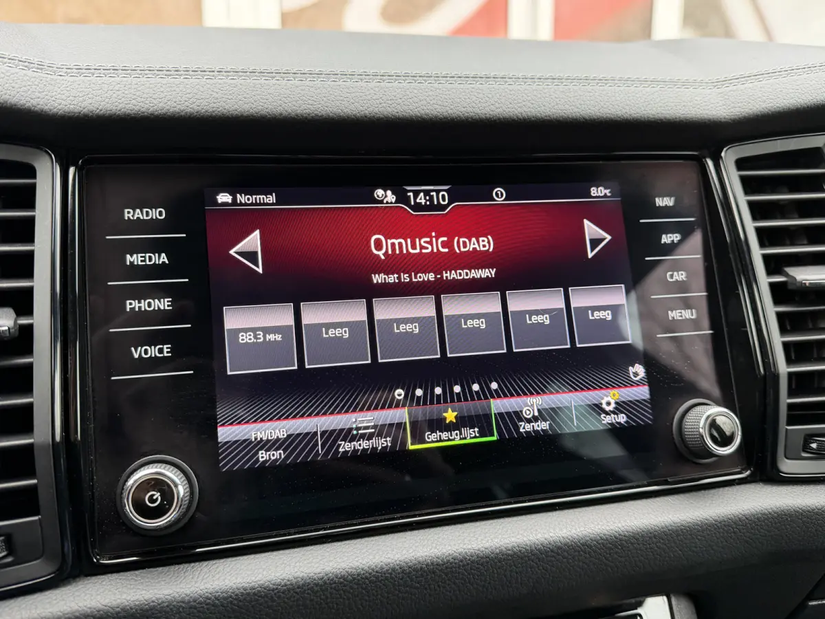 1.5 TSI Sportline Business / Keyless / Afn. Trekhaak (1.800 KG) / Parkeersensoren / Carplay / 19'' LM / Camera /