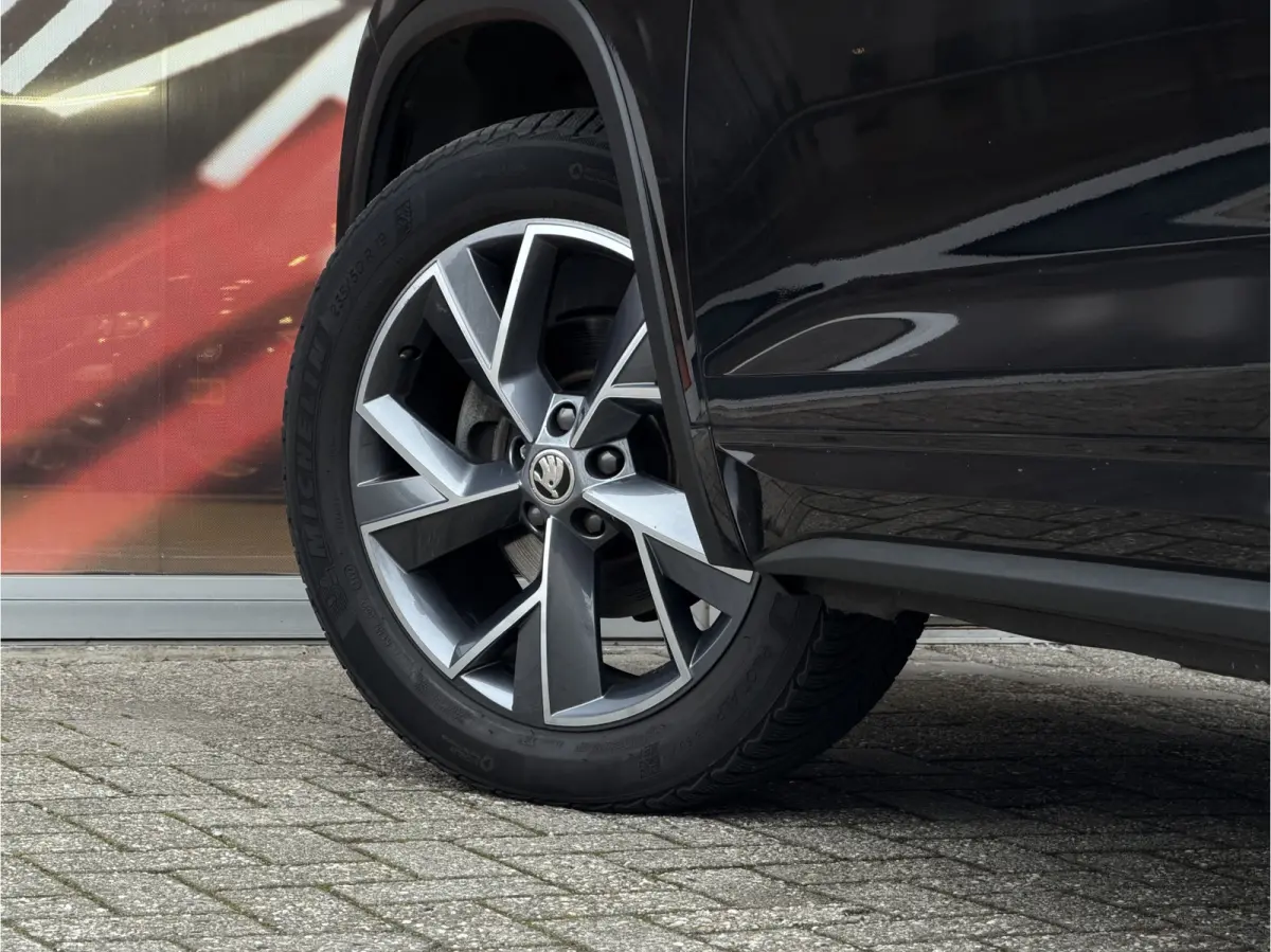 1.5 TSI Sportline Business / Keyless / Afn. Trekhaak (1.800 KG) / Parkeersensoren / Carplay / 19'' LM / Camera /