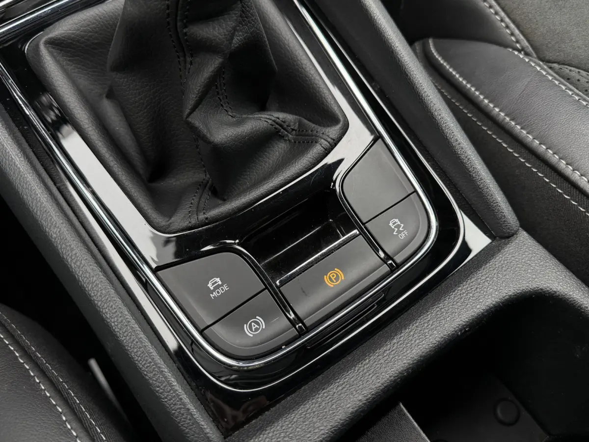 1.5 TSI Sportline Business / Keyless / Afn. Trekhaak (1.800 KG) / Parkeersensoren / Carplay / 19'' LM / Camera /