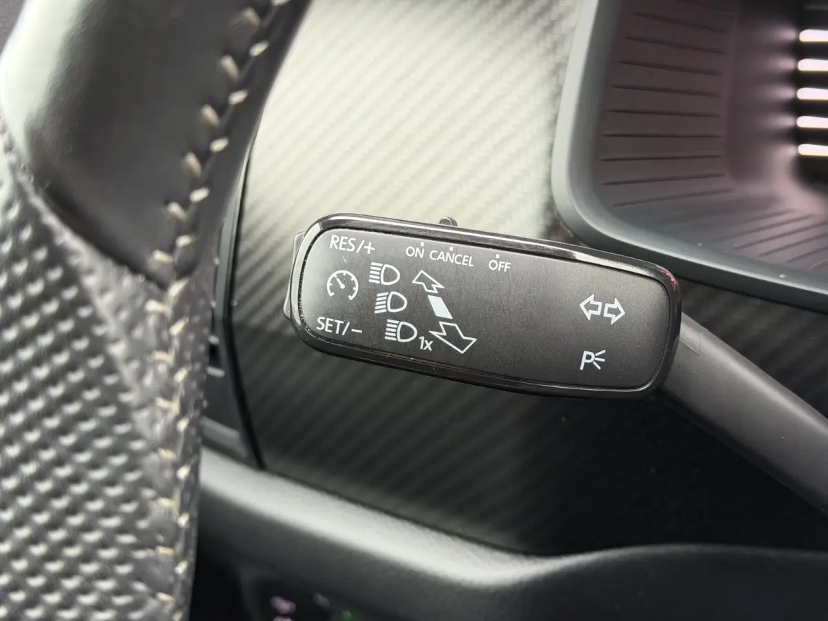 1.5 TSI Sportline Business / Keyless / Afn. Trekhaak (1.800 KG) / Parkeersensoren / Carplay / 19'' LM / Camera /