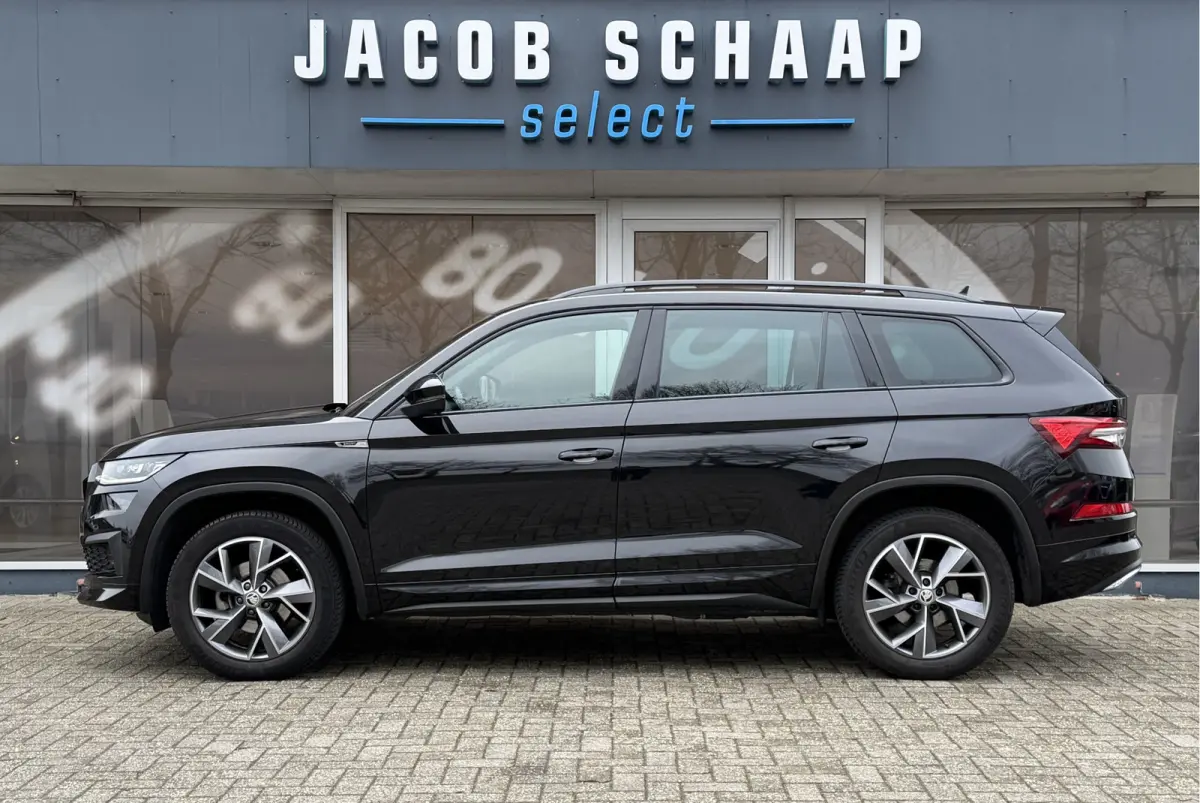 1.5 TSI Sportline Business / Keyless / Afn. Trekhaak (1.800 KG) / Parkeersensoren / Carplay / 19'' LM / Camera /