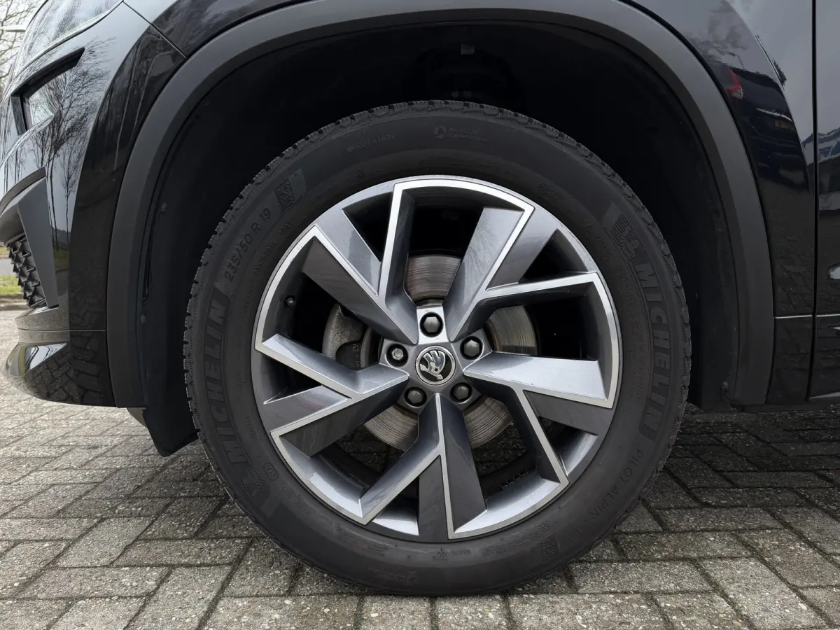1.5 TSI Sportline Business / Keyless / Afn. Trekhaak (1.800 KG) / Parkeersensoren / Carplay / 19'' LM / Camera /