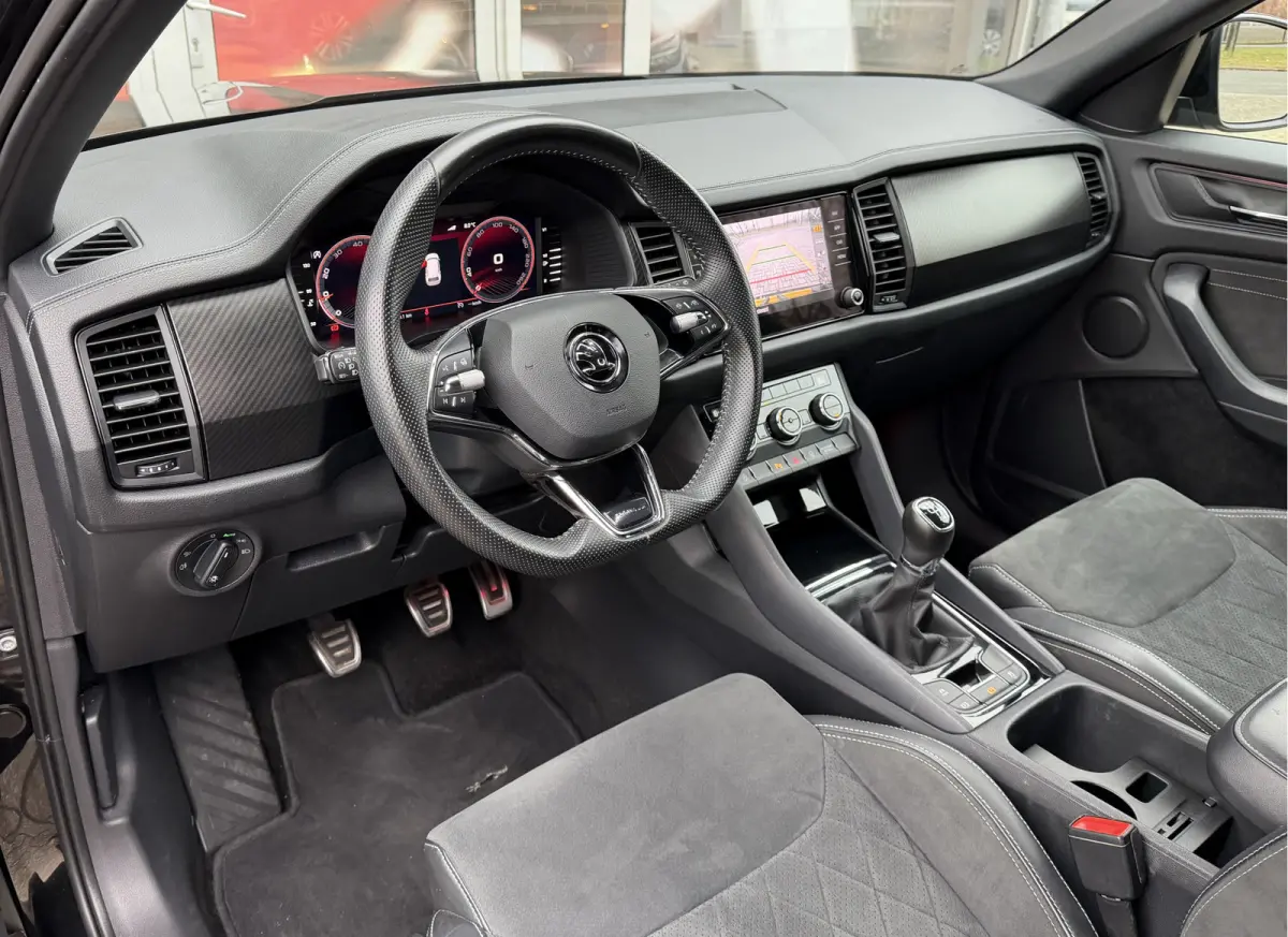 1.5 TSI Sportline Business / Keyless / Afn. Trekhaak (1.800 KG) / Parkeersensoren / Carplay / 19'' LM / Camera /
