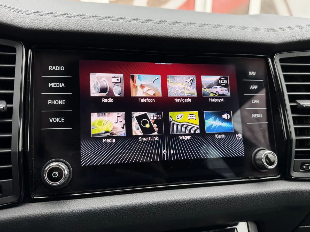 1.5 TSI Sportline Business / Keyless / Afn. Trekhaak (1.800 KG) / Parkeersensoren / Carplay / 19'' LM / Camera /
