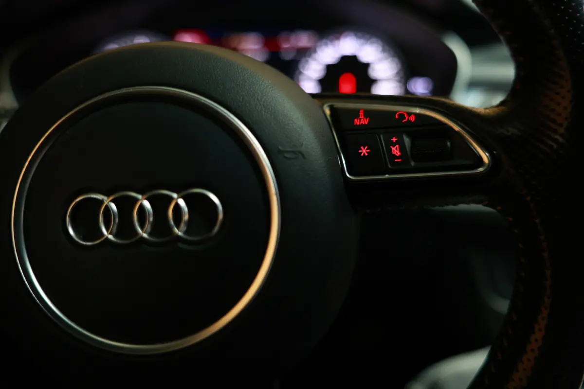 1.8 TFSI ULTRA BUSINESS EDITION AVM CARPLAY NAVI PDC CRUISE STOELVW "17