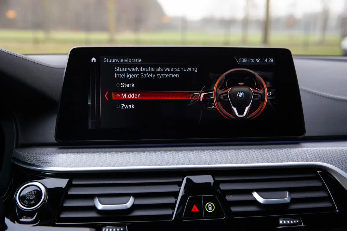 M550i xDrive M-Sport , Comfortstoelen, Pano, H&K, HUD, Adap. cruise, 4-wielsturing