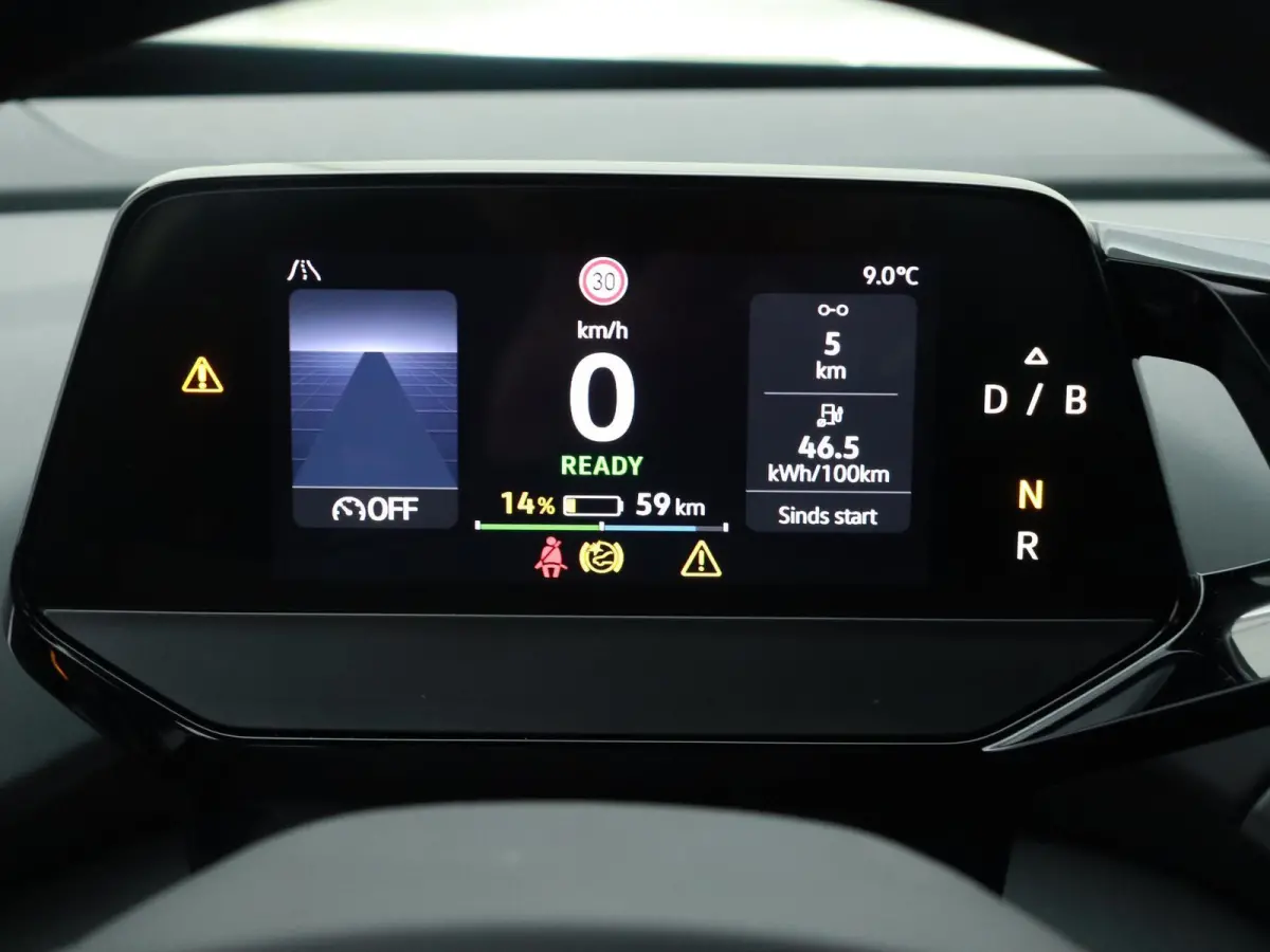 Pro 77 kWh 204 PK Apple Carplay | Stoelverwarming | Stuurwielverwarming | Adaptive Cruise Control | Parkeersensoren | Navigatie | Climate Control | 19'' Lichtmetalen Velgen |