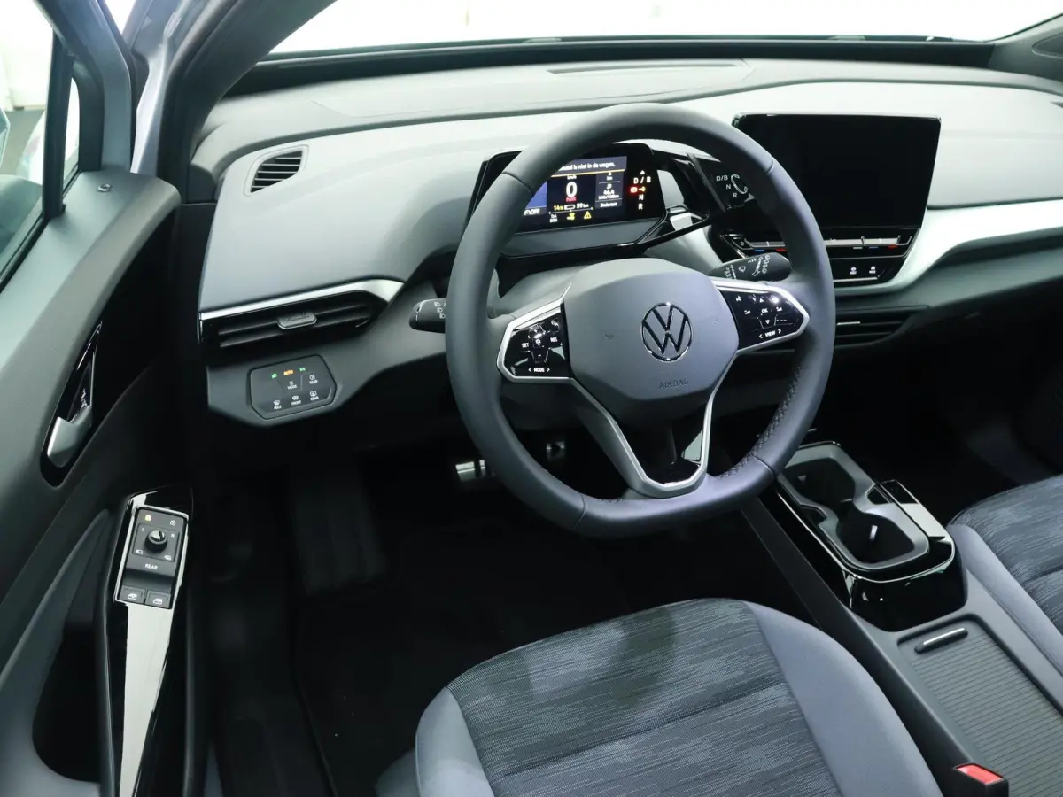 Pro 77 kWh 204 PK Apple Carplay | Stoelverwarming | Stuurwielverwarming | Adaptive Cruise Control | Parkeersensoren | Navigatie | Climate Control | 19'' Lichtmetalen Velgen |