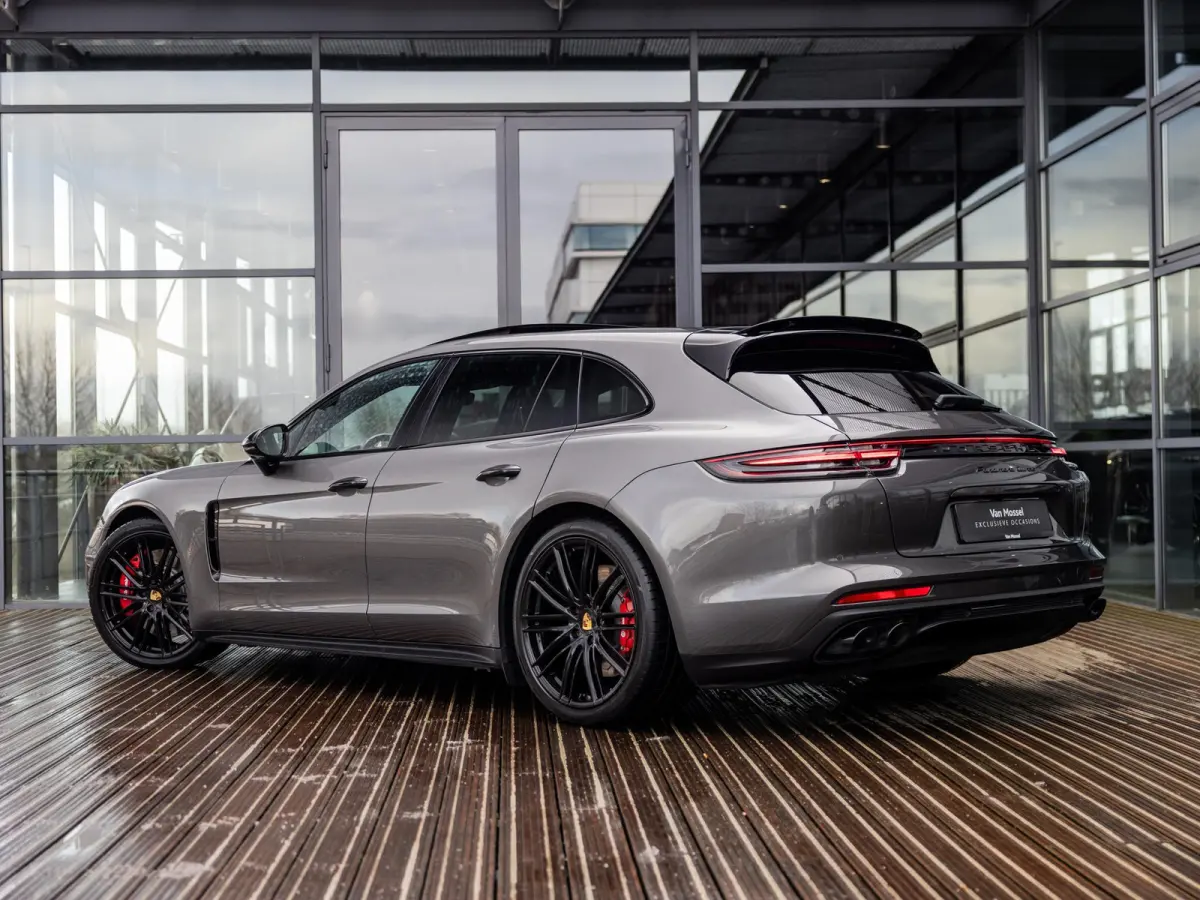 4.0 Turbo | VIERWIELBESTURING | SFEERVERLICHTING | SOFTCLOSE | TV SCHERMEN ACHTER | PASM LUCHTVERING | SPORTUITLAATSYSTEEM | 21 INCH 911 TURBO DESIGN | AGAATGRIJS | PANORAMA/SCHUIF-KANTELDAK