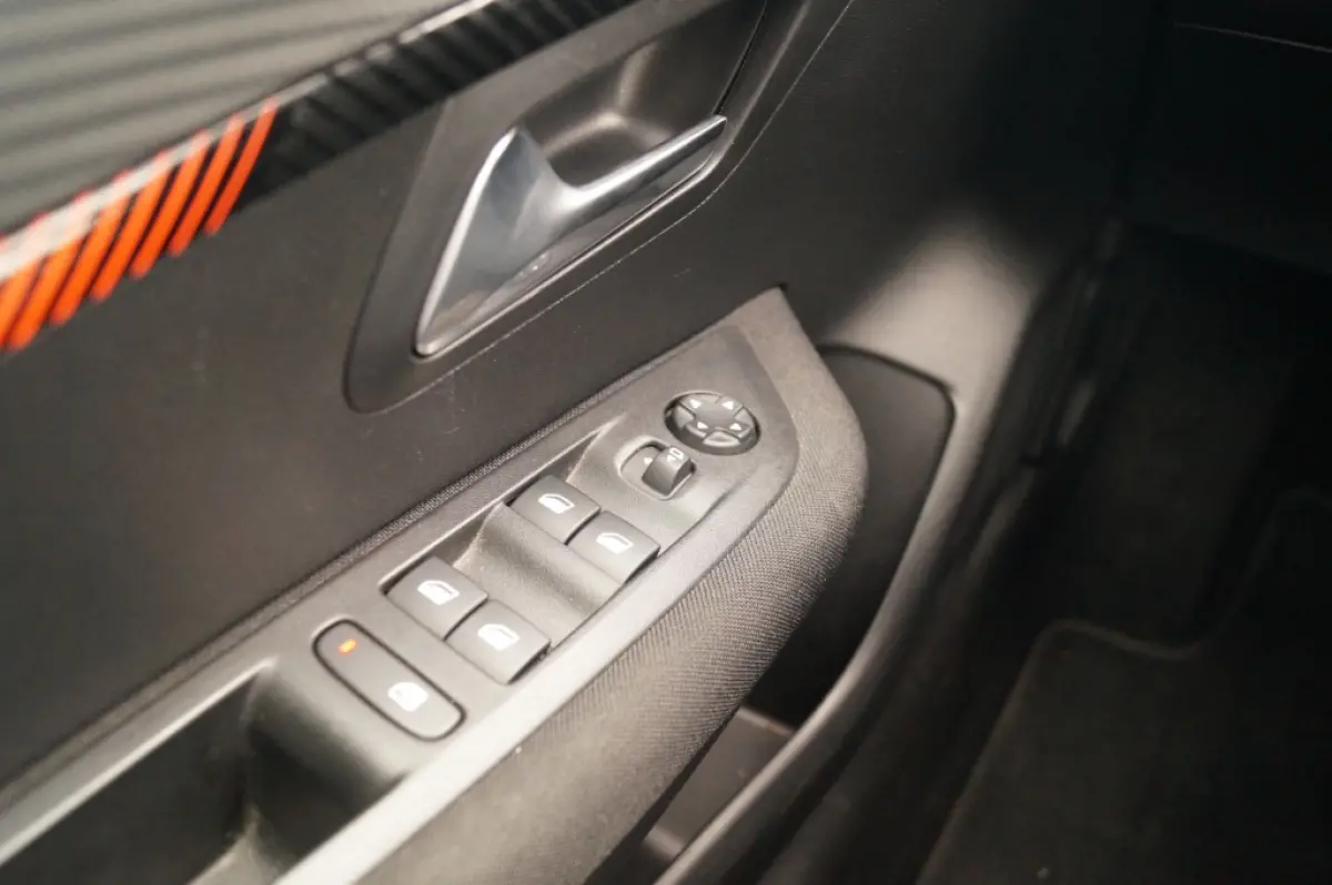 1.2 PureTech Active Pack -NAVI-AIRCO-PDC-