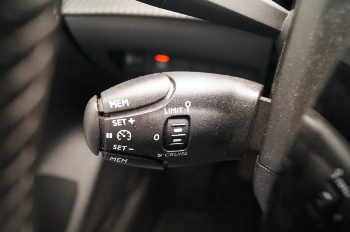1.2 PureTech Active Pack -NAVI-AIRCO-PDC-