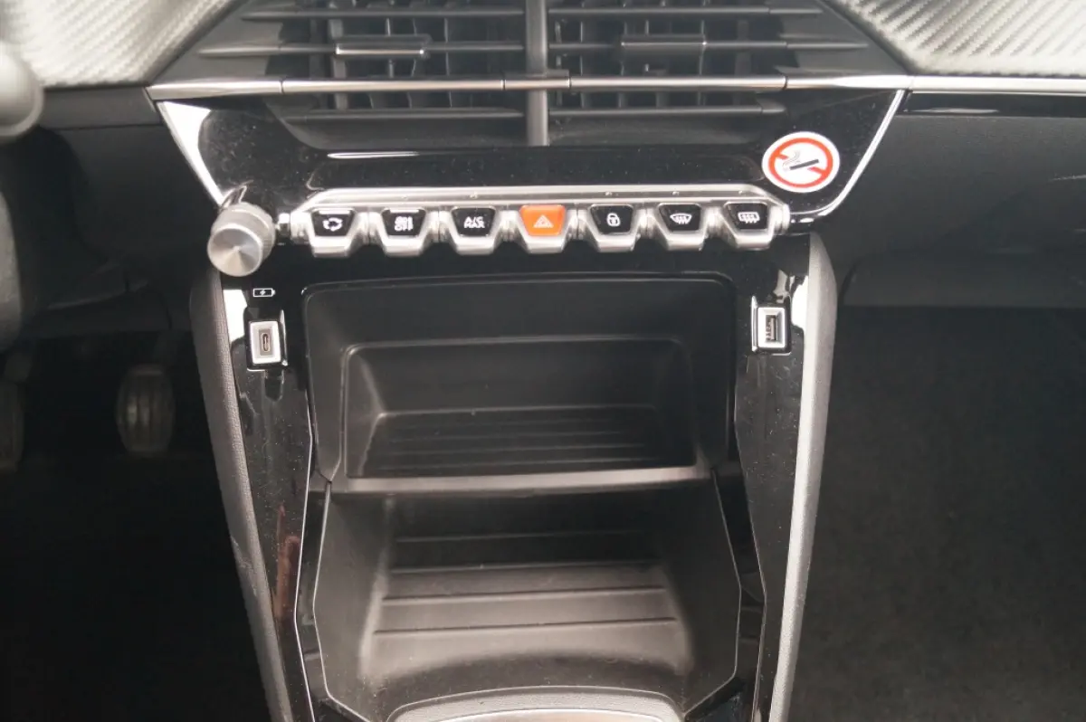 1.2 PureTech Active Pack -NAVI-AIRCO-PDC-