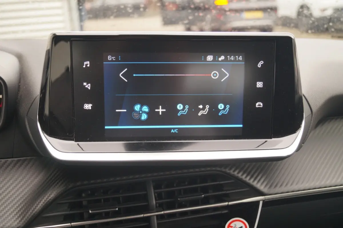 1.2 PureTech Active Pack -NAVI-AIRCO-PDC-