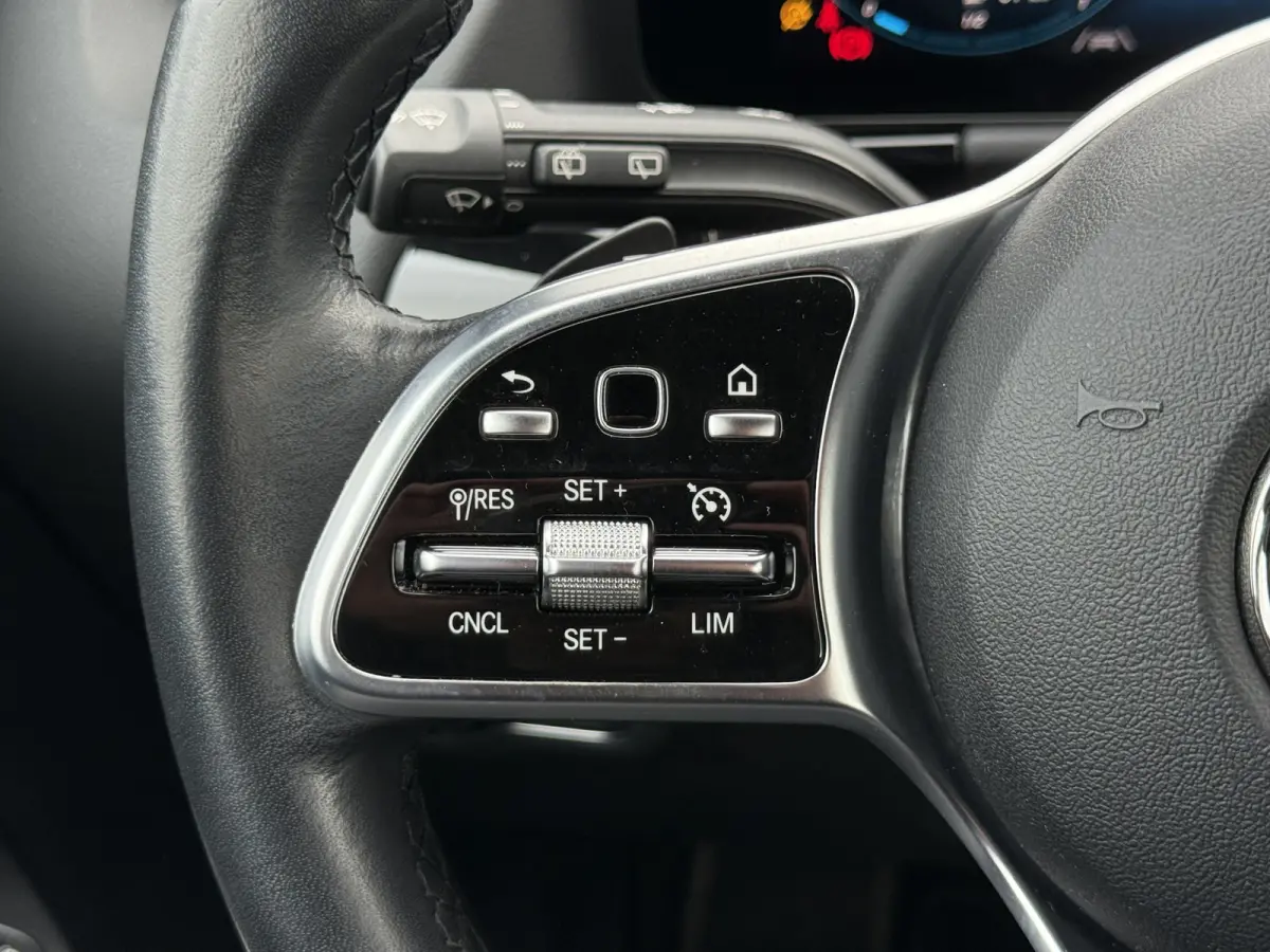200 Business Solution Luxury | Pano | CarPlay | Camera | LED | 18 inch