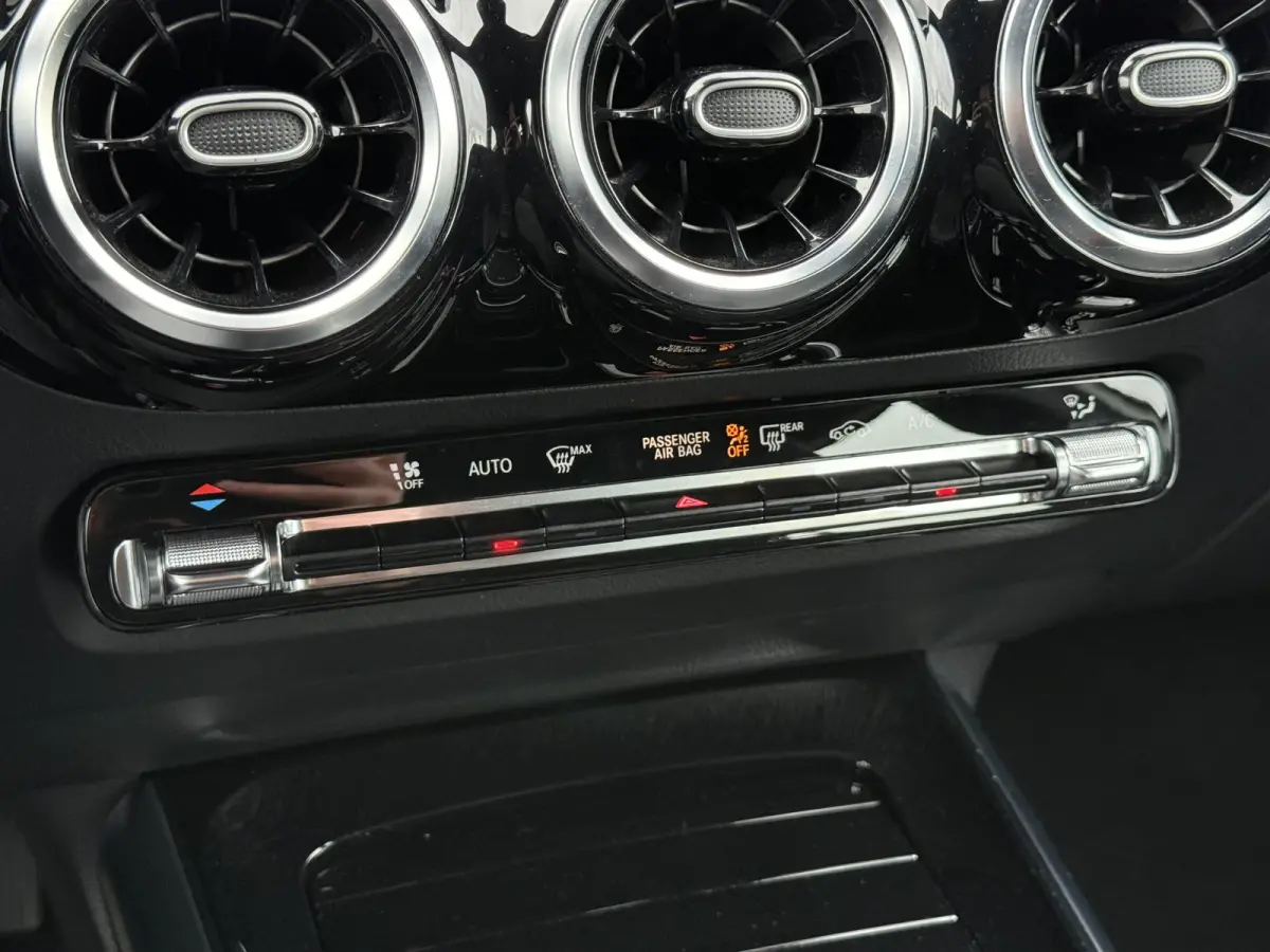 200 Business Solution Luxury | Pano | CarPlay | Camera | LED | 18 inch