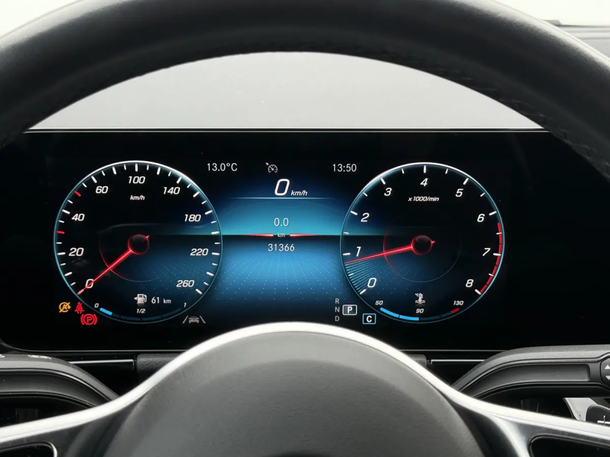 200 Business Solution Luxury | Pano | CarPlay | Camera | LED | 18 inch