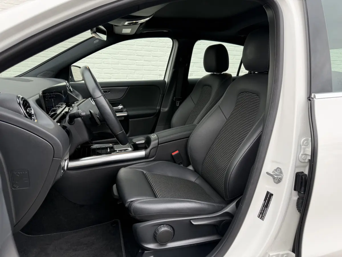 200 Business Solution Luxury | Pano | CarPlay | Camera | LED | 18 inch