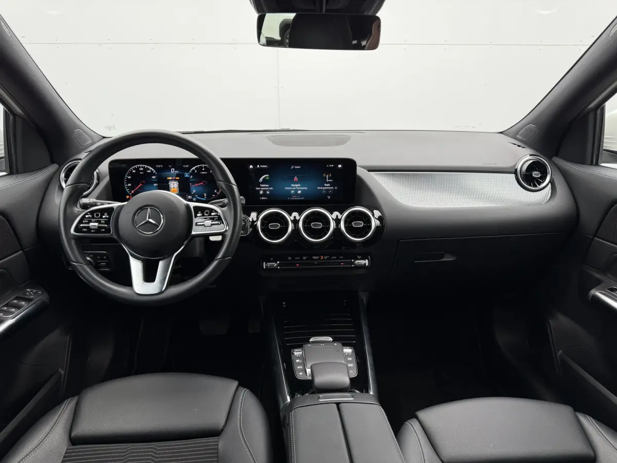 200 Business Solution Luxury | Pano | CarPlay | Camera | LED | 18 inch