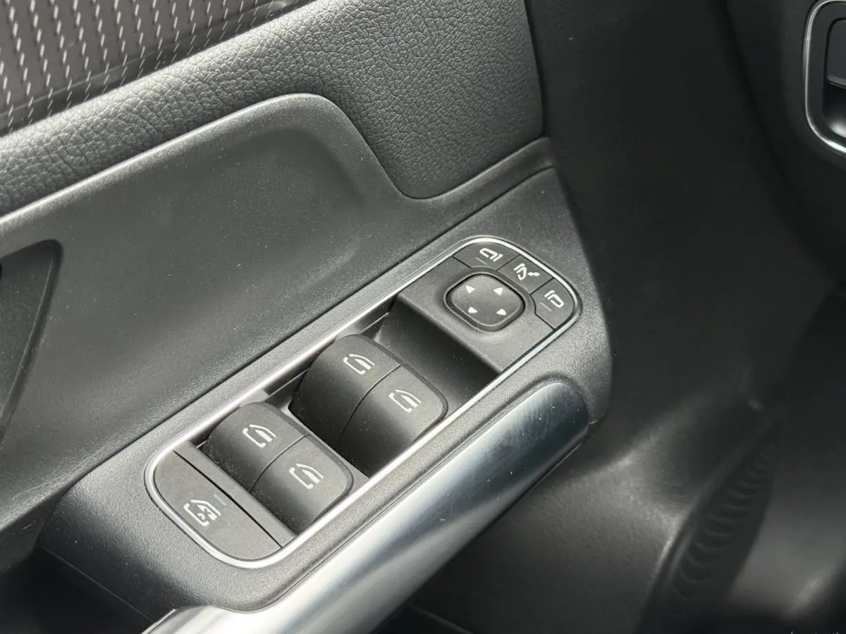 200 Business Solution Luxury | Pano | CarPlay | Camera | LED | 18 inch