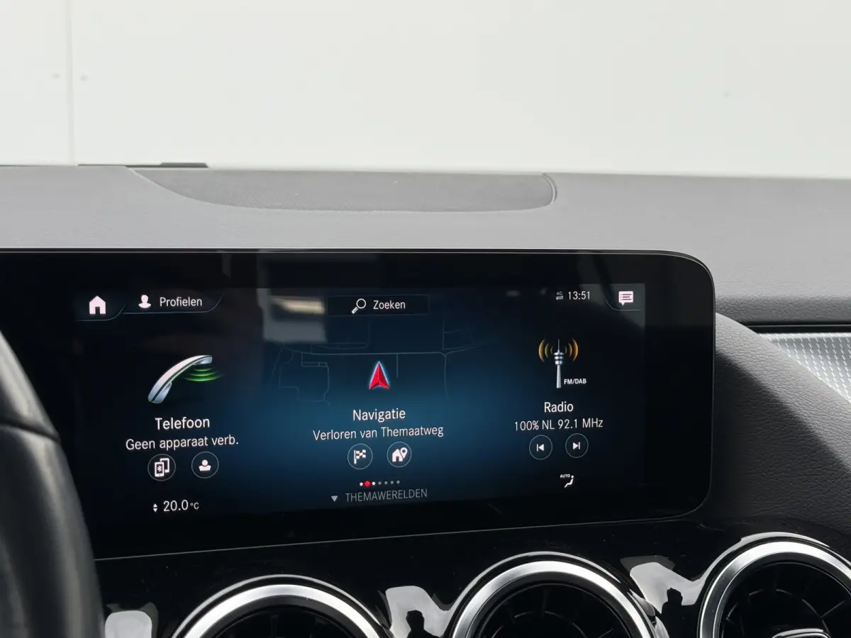 200 Business Solution Luxury | Pano | CarPlay | Camera | LED | 18 inch