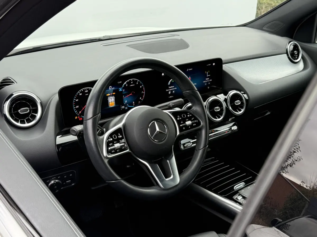 200 Business Solution Luxury | Pano | CarPlay | Camera | LED | 18 inch