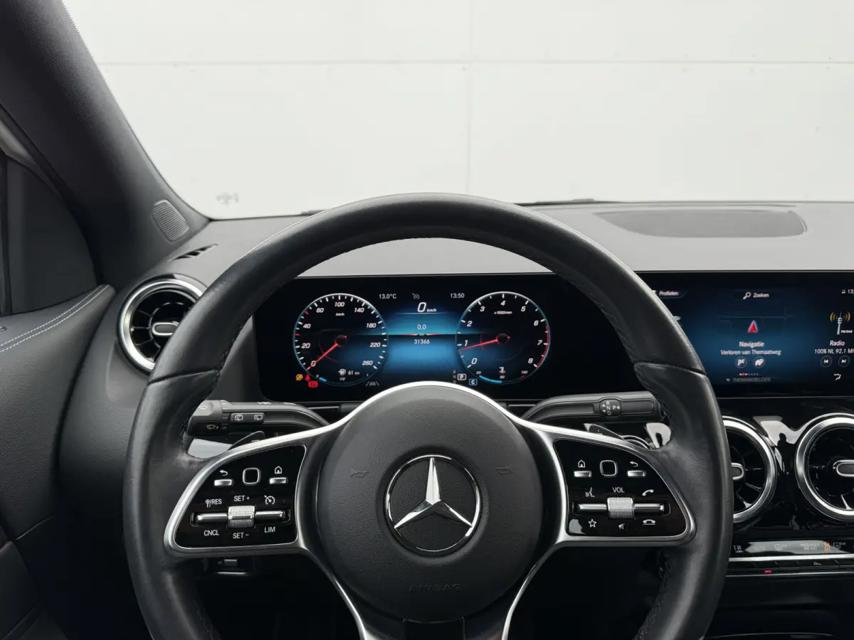 200 Business Solution Luxury | Pano | CarPlay | Camera | LED | 18 inch