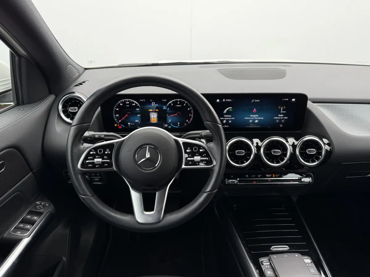 200 Business Solution Luxury | Pano | CarPlay | Camera | LED | 18 inch